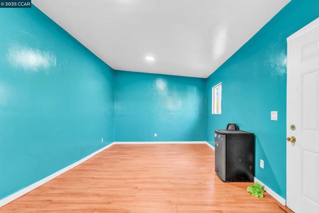 612 Thomas Dr, Richmond CA: https://media.crmls.org/mediaz/ad600301-a6c0-4eac-9a33-2b637b91728b.jpg