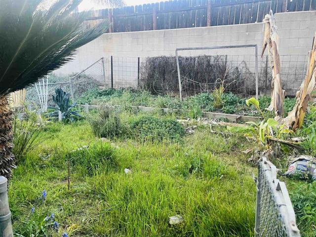 450 E Bradley, El Cajon CA: https://media.crmls.org/mediaz/ad60c695-866c-43bb-a8f5-74b270597f04.jpg