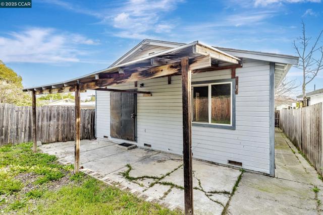 813 Grant St, Vallejo CA: https://media.crmls.org/mediaz/ad61583e-99e5-4095-8193-962ee84b913e.jpg
