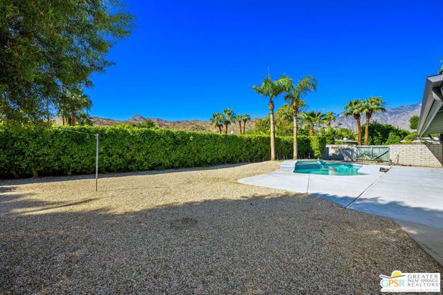 5111 E Bobolink Lane, Palm Springs CA: https://media.crmls.org/mediaz/ad619d77-04de-42a5-bf3d-de2b96a77dd2.jpg