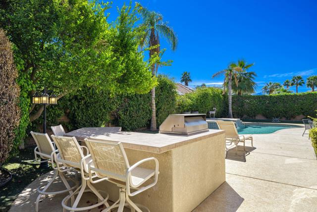 4 Hillcrest Drive, Palm Desert CA: https://media.crmls.org/mediaz/ad61c6e2-d4ae-478a-b43e-2b786b245292.jpg