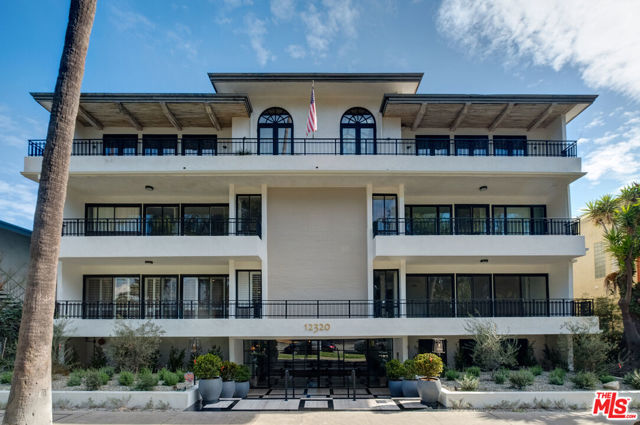 12320 MONTANA Avenue, Los Angeles CA: https://media.crmls.org/mediaz/ad61f491-b702-4634-975c-a16457e41576.jpg