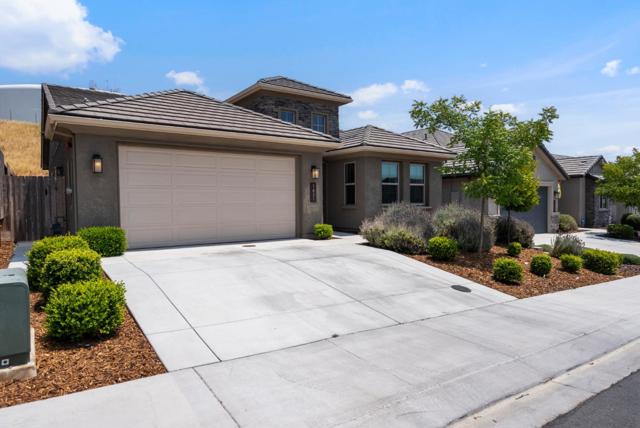 1621 Castlerock Drive, Hollister CA: https://media.crmls.org/mediaz/ad62108c-4ead-4879-8115-54fc4db88946.jpg