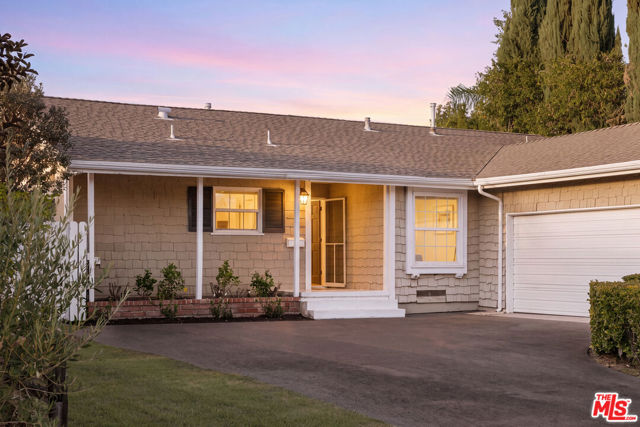 22251 Kittridge Street photo 2