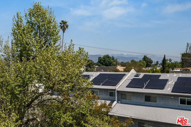 4326 Babcock Avenue, Studio City CA: https://media.crmls.org/mediaz/ad623e45-a4bb-464f-a9cd-77431f4e3ddf.jpg