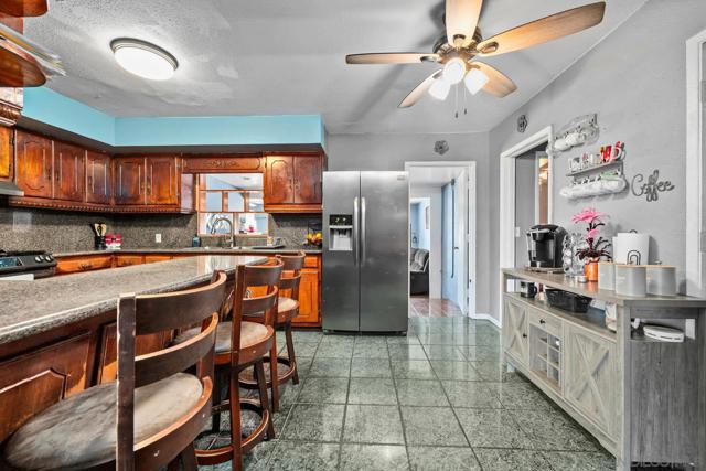 124 E View St, Fallbrook CA: https://media.crmls.org/mediaz/ad62fae5-8459-4002-b2c0-021c6ede35ed.jpg