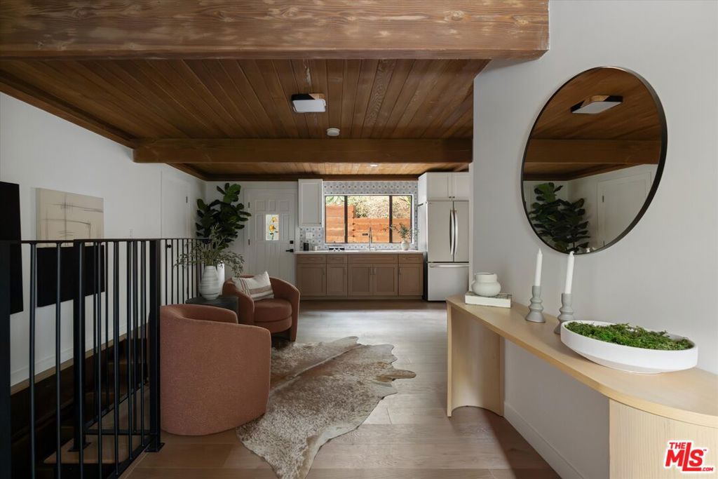 https://media.crmls.org/mediaz/ad630996-5434-4715-829f-92573ba2206d.jpg?preset=X-Large