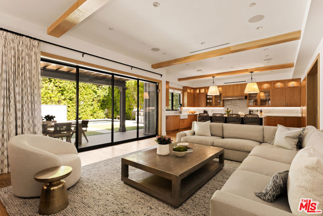 4447 Farmdale Avenue, Studio City CA: https://media.crmls.org/mediaz/ad632f1b-c064-46c6-be62-0838ac9641b7.jpg