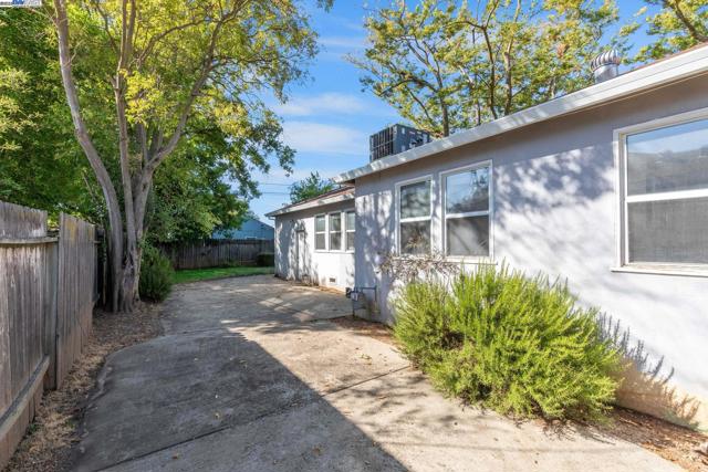 3719 60Th St, Sacramento CA: https://media.crmls.org/mediaz/ad6365d4-49c8-4ecc-b5c6-0f469d8887c9.jpg