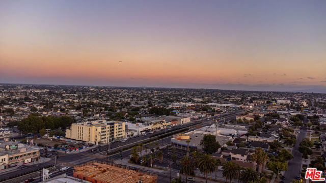 5325 S Victoria Avenue, Los Angeles CA: https://media.crmls.org/mediaz/ad636ed2-b7ea-4ea0-b5c5-0e4e8acfea01.jpg
