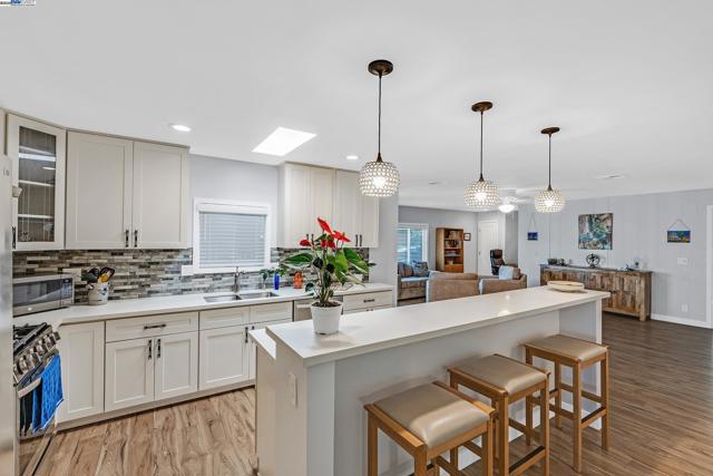 29360 Middleborough Way, Hayward CA: https://media.crmls.org/mediaz/ad63bd07-75d1-42b4-9c50-3a6787a70c1a.jpg