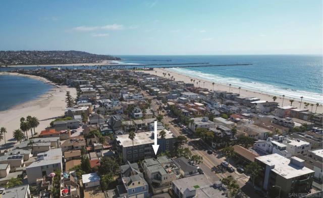 808 Ensenada Ct, San Diego CA: https://media.crmls.org/mediaz/ad63bd7e-396f-41e4-b6a6-e28fe46a5568.jpg