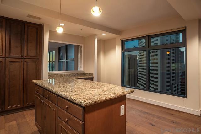 645 Front Street, San Diego CA: https://media.crmls.org/mediaz/ad63c6b7-db8f-4006-9099-bf69167e6a27.jpg