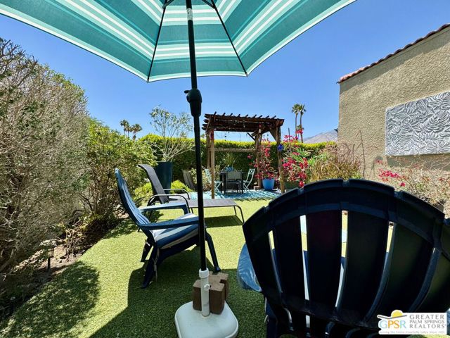 1533 N Sunflower Court, Palm Springs CA: https://media.crmls.org/mediaz/ad64258a-d9ca-4d2b-9fb3-115b77dea07f.jpg