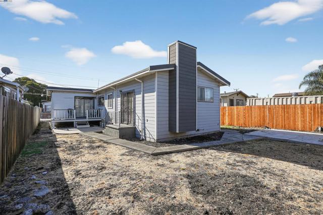 1045 72nd Avenue, Oakland CA: https://media.crmls.org/mediaz/ad64f548-0a90-4c7d-a302-1f90024a8f96.jpg