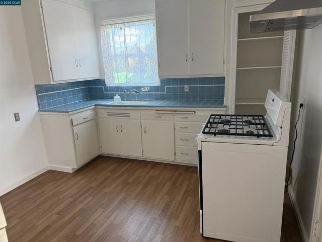 2103 Visalia Ave, Richmond CA: https://media.crmls.org/mediaz/ad6504a7-a232-4efb-a93d-36856445b19e.jpg