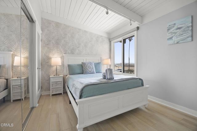 2924 Lakeshore Court, Oxnard CA: https://media.crmls.org/mediaz/ad65cd3f-3f3f-4694-86a7-46d5184ab779.jpg