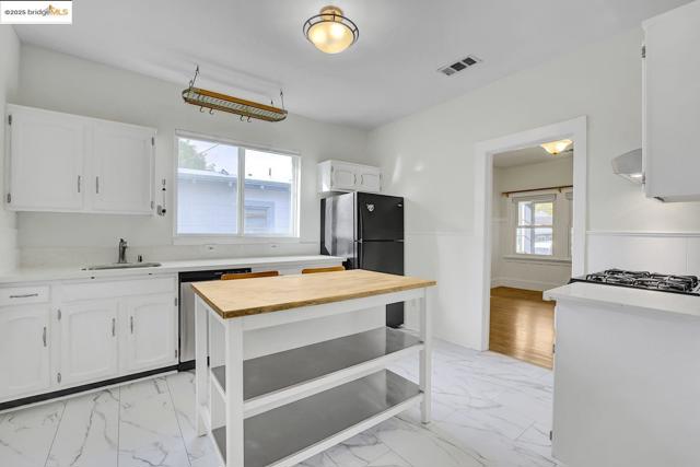 2406 10th, Berkeley CA: https://media.crmls.org/mediaz/ad663431-b1f6-49fb-9e7a-a56255a3c8f4.jpg