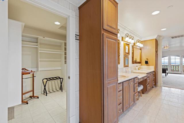 4224 Greenville Rd, Livermore CA: https://media.crmls.org/mediaz/ad66e9d3-aedc-476e-b518-fa46900fc384.jpg