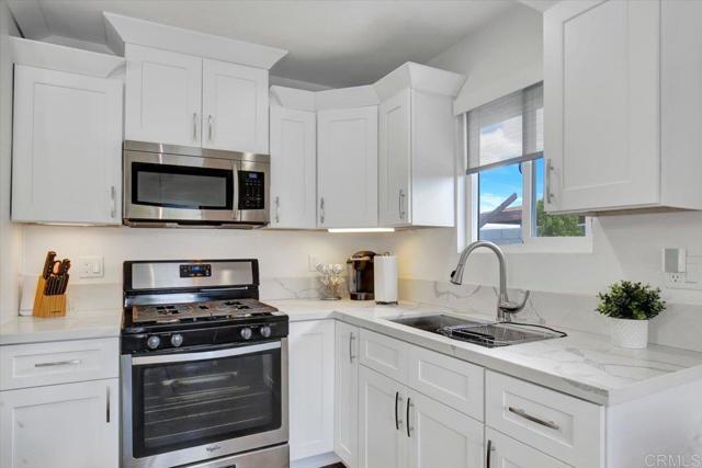 360 W Bon Air Dr, Palm Springs CA: https://media.crmls.org/mediaz/ad670a4e-4efc-44b1-9741-1dc13a6d260f.jpg