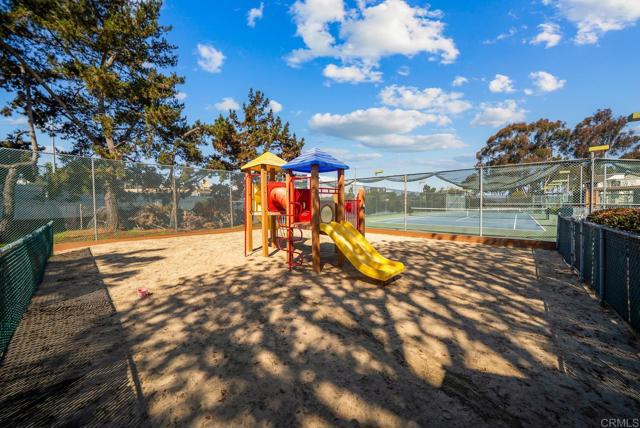 2253 Caminito Pescado, Ocean Beach (San Diego) CA: https://media.crmls.org/mediaz/ad6748ab-d927-412f-8a34-62eb1a94deb4.jpg