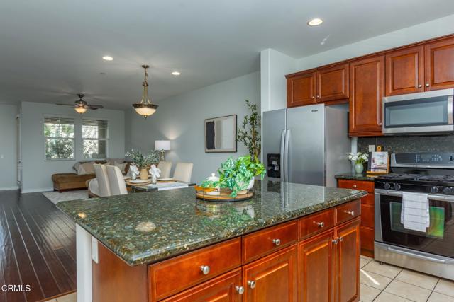 Detail Gallery Image 13 of 34 For 4545 via Del Sol, Camarillo,  CA 93012 - 3 Beds | 3/1 Baths