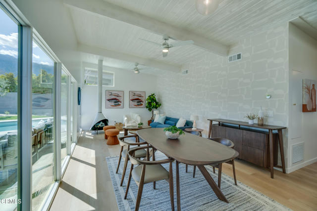 2839 N Davis Way, Palm Springs CA: https://media.crmls.org/mediaz/ad68342d-a06e-4d2d-8465-89849ca5480a.jpg