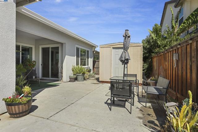 2595 Garden Farms Ave, Lathrop CA: https://media.crmls.org/mediaz/ad685252-0e65-4768-a616-9b21e82e23f8.jpg