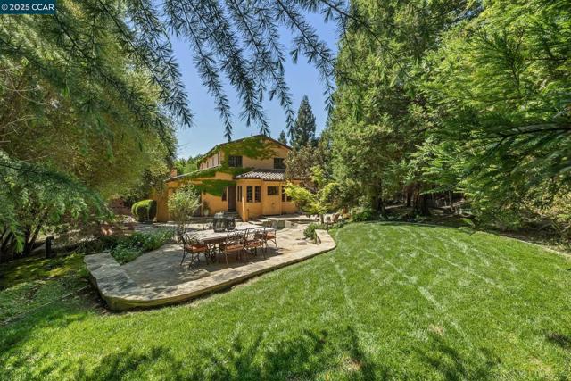 3711 Northgate Woods Court, Walnut Creek CA: https://media.crmls.org/mediaz/ad685cf3-00da-4b18-a4d8-bb9a80c68900.jpg