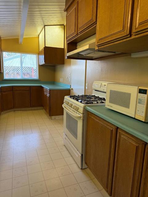 Image 11 of 29 For 15063 Brewster Avenue