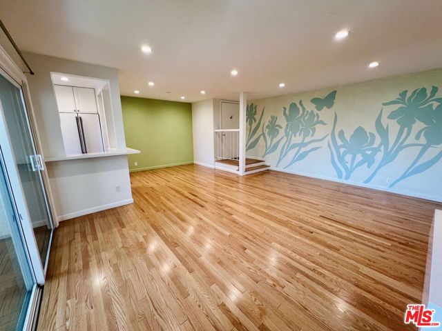 2209 Summertime Lane, Culver City CA: https://media.crmls.org/mediaz/ad691908-e14e-4945-81f0-da6123c28062.jpg