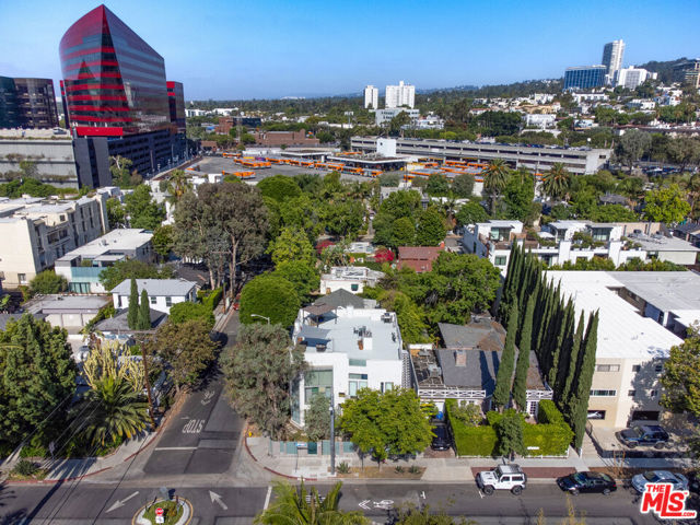 801 Westbourne Drive, West Hollywood CA: https://media.crmls.org/mediaz/ad6921b5-d8f5-4afb-8504-0b5d37f48bb5.jpg