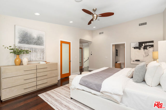 2771 Claray Drive, Los Angeles CA: https://media.crmls.org/mediaz/ad69e60b-88ec-43d3-8d82-658323332ce1.jpg