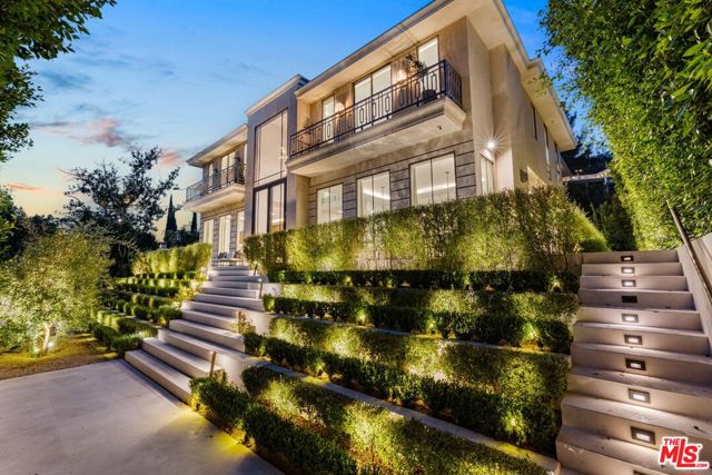 6 Bed Home for Sale in Los Angeles, California