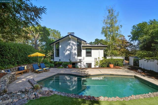 4161 Coralee Ln, Lafayette CA: https://media.crmls.org/mediaz/ad6a1064-2e96-41dc-83f9-586b8e504817.jpg