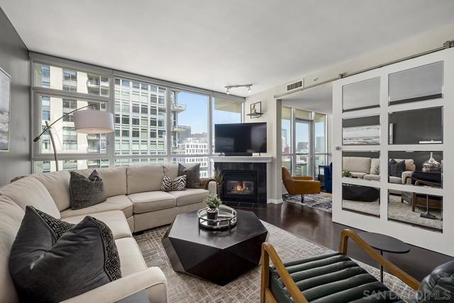 555 Front St, San Diego CA: https://media.crmls.org/mediaz/ad6a8d84-ca7d-4f25-80ec-6cf4c10a87ac.jpg