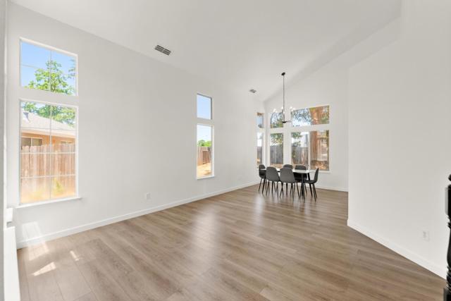 6431 Canyon Creek Way, Elk Grove CA: https://media.crmls.org/mediaz/ad6aecd7-8a2d-4b61-aae5-64c7fdda32b2.jpg