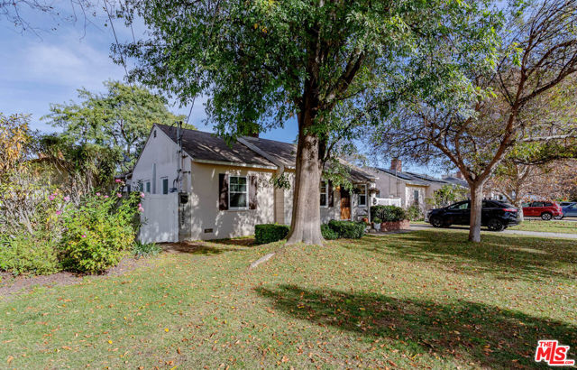 11559 Cumpston Street, North Hollywood CA: https://media.crmls.org/mediaz/ad6b9821-d779-4702-8071-3165ed9faab0.jpg