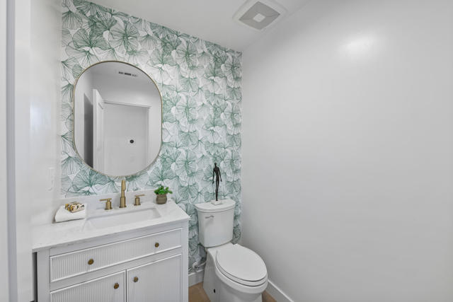 4315 Vantage Lane, Palm Springs CA: https://media.crmls.org/mediaz/ad6bbeff-3e15-4845-8927-0d8a286d8122.jpg