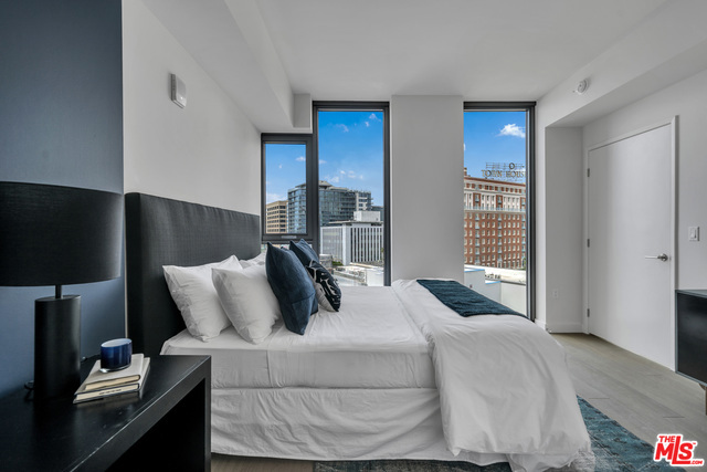 2801 Sunset Place, Los Angeles CA: https://media.crmls.org/mediaz/ad6bc867-3069-450a-96a9-450670704f8e.jpg