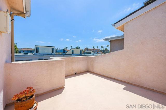 1427 Hornblend, San Diego CA: https://media.crmls.org/mediaz/ad6bd519-ab2e-4185-bb50-257dfbf25a41.jpg