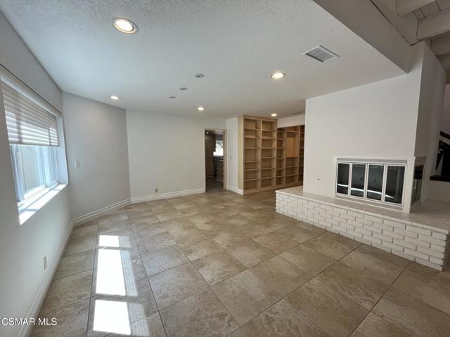 29160 Oakpath Drive, Agoura Hills CA: https://media.crmls.org/mediaz/ad6beba1-e06a-4453-aaf6-f3ebdf8f0f3d.jpg
