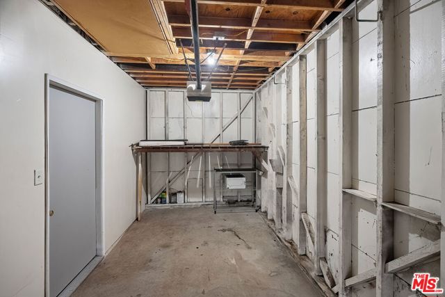 2558 Kelton Avenue, Los Angeles CA: https://media.crmls.org/mediaz/ad6bf2fb-3038-4fc4-8844-6a0ee852af7d.jpg