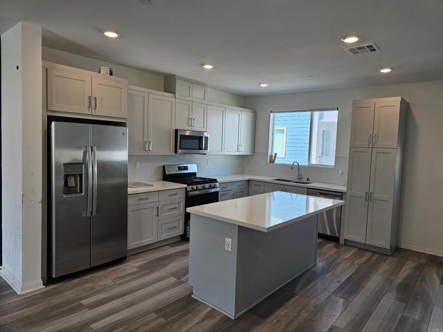 Detail Gallery Image 2 of 15 For 1856 Orion Ave, Chula Vista,  CA 91915 - 3 Beds | 2/1 Baths