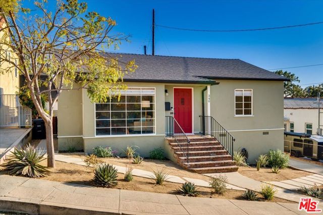 340 S Madison Way, Glendale CA: https://media.crmls.org/mediaz/ad6cae76-957d-4866-8e72-7a0eb6666009.jpg