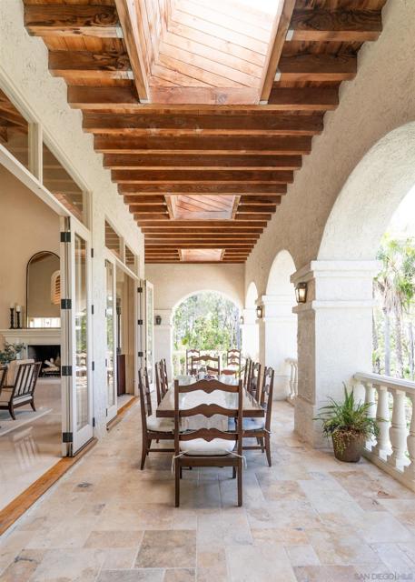 3247 Cerros Redondos, Rancho Santa Fe CA: https://media.crmls.org/mediaz/ad6cb78d-439d-4750-8ef1-8d0d2676d2e0.jpg