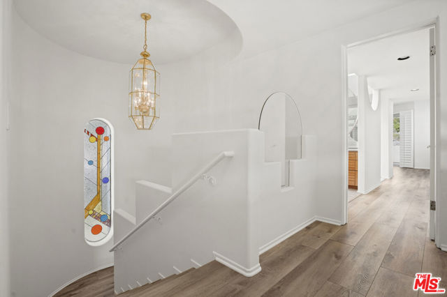 32215 Pacific Coast Highway, Malibu CA: https://media.crmls.org/mediaz/ad6d5484-d666-4170-a32b-65a964fe70c4.jpg