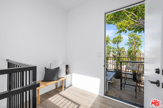 1016 N Martel Avenue, West Hollywood CA: https://media.crmls.org/mediaz/ad6db121-4870-4859-a4fc-9c37728fecf7.jpg