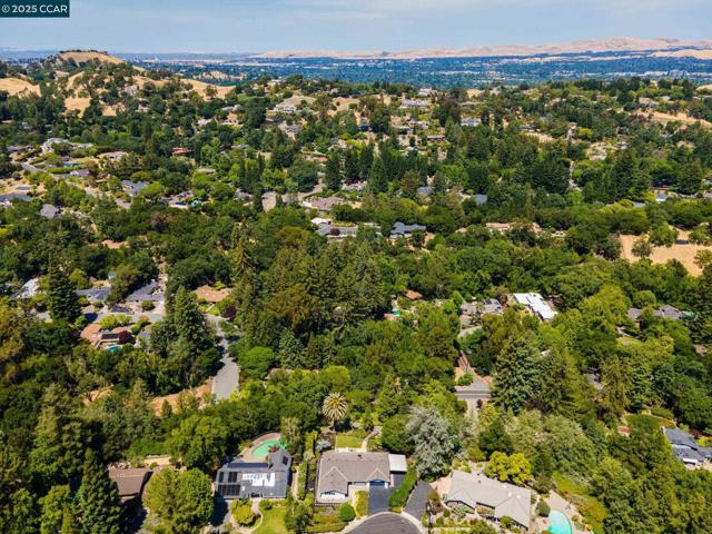 3402 Goyak Dr, Lafayette CA: https://media.crmls.org/mediaz/ad6efd0f-f1d8-4858-9d89-70ab0003bd07.jpg