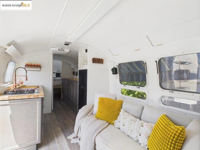 2602 Adeline St, Oakland CA: https://media.crmls.org/mediaz/ad6f9a85-42b2-449f-80e5-76fd8115bf21.jpg